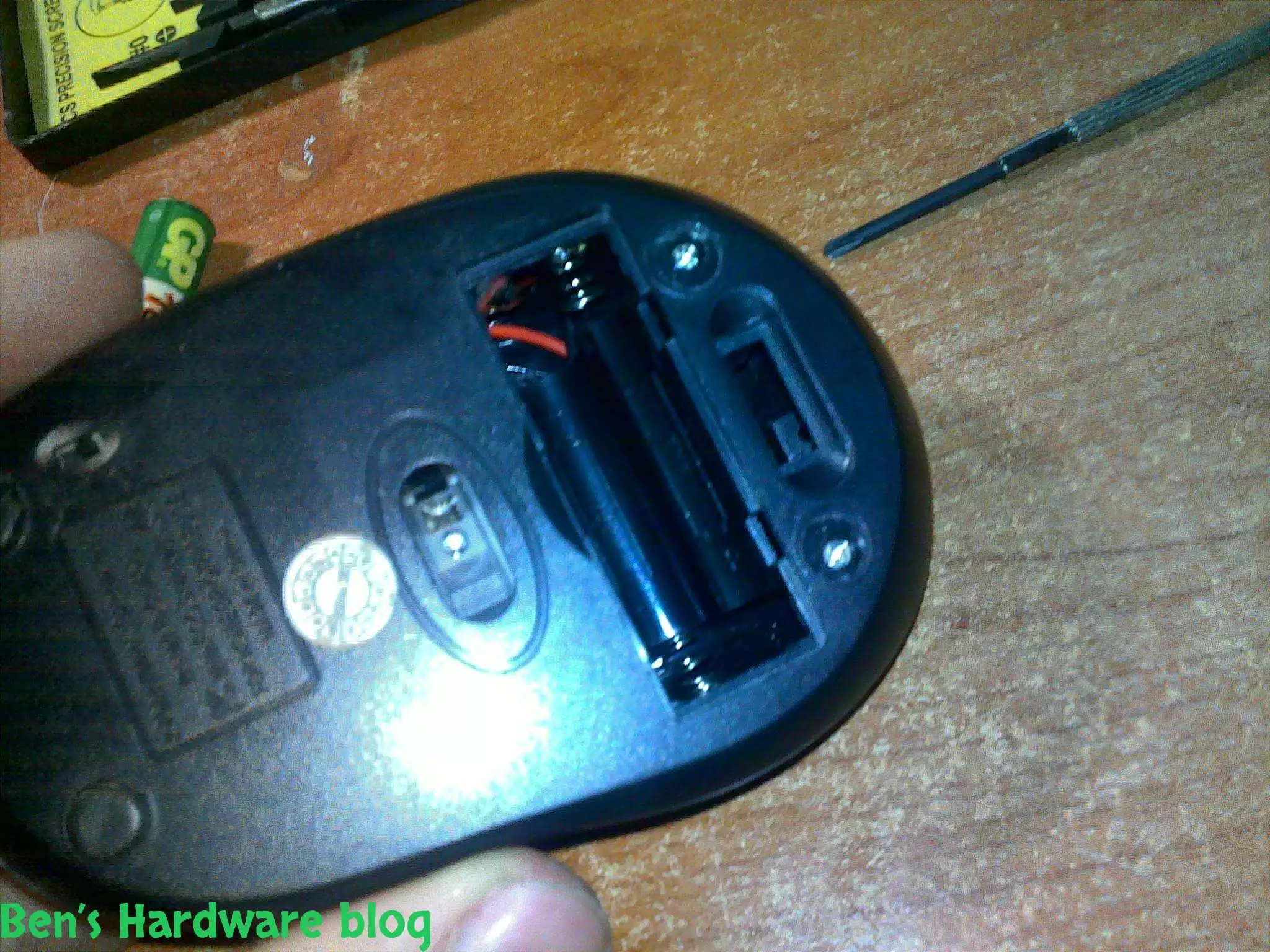 Fixing_Wireless_Mouses_Buttons2.webp