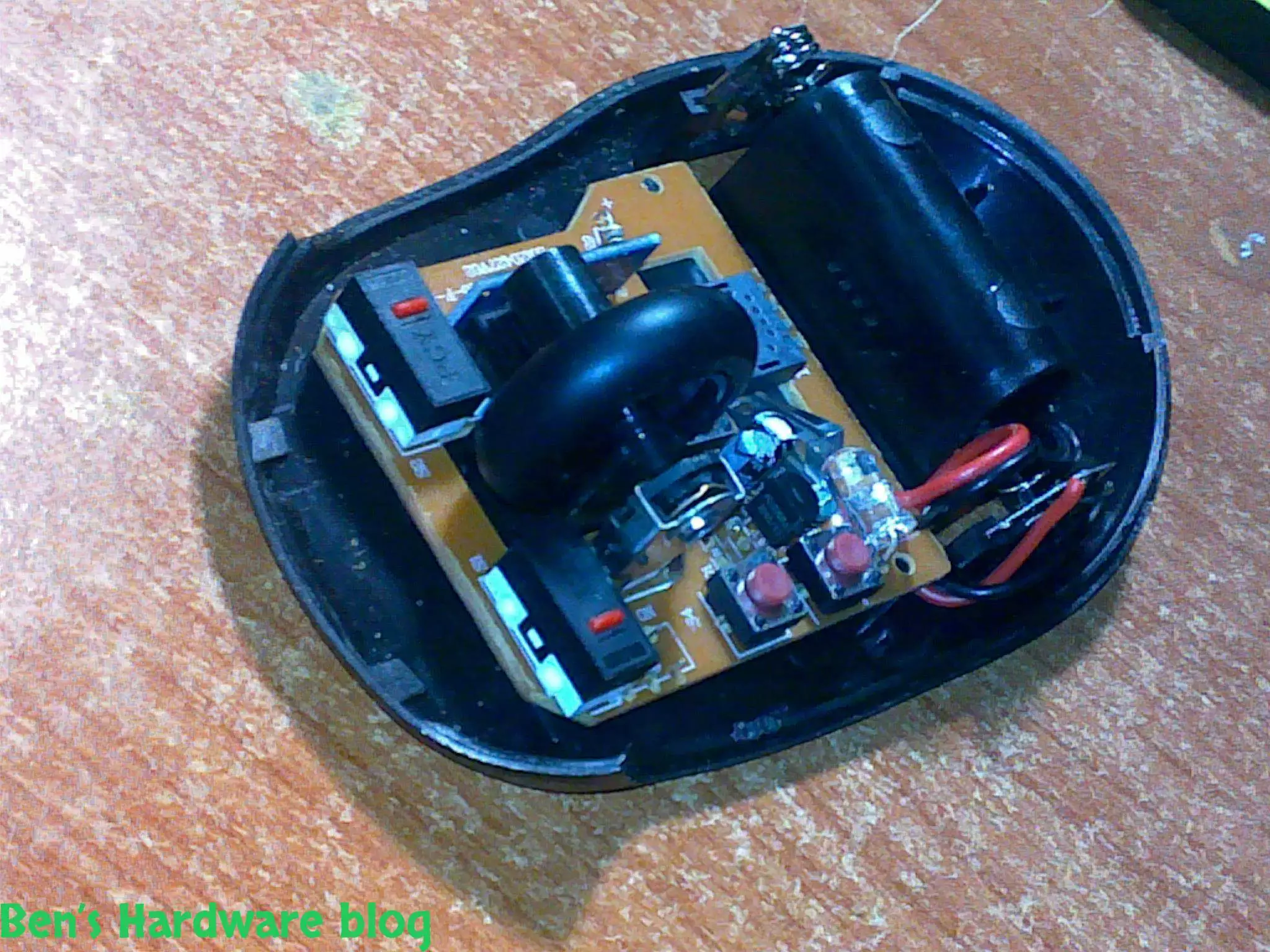 Fixing_Wireless_Mouses_Buttons27.webp