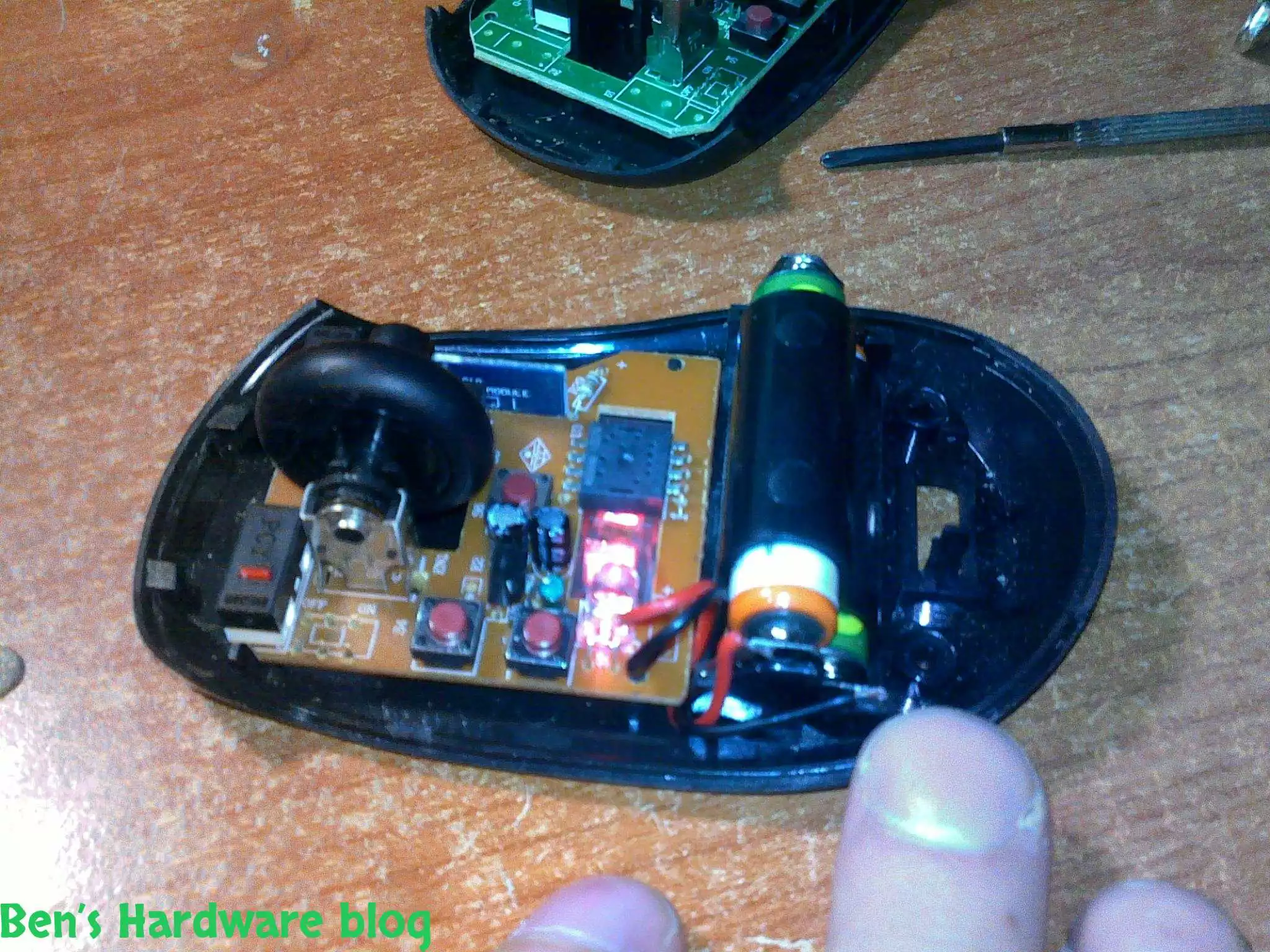 Fixing_Wireless_Mouses_Buttons30.webp