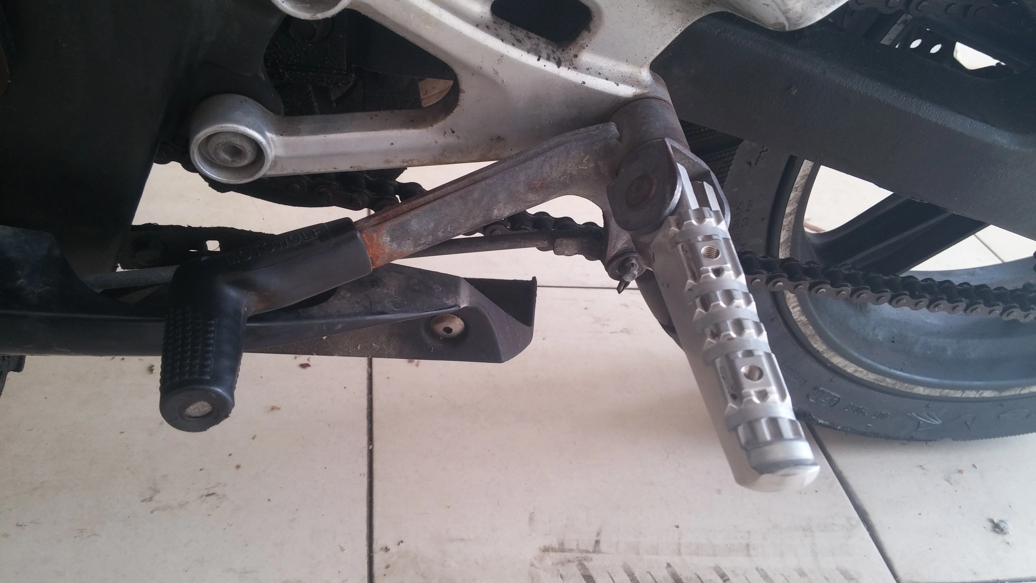 Fixing_a_Bent_Gear_Shifting_Foot_Lever_on_a_YZF-R125_Motorcycle11.webp