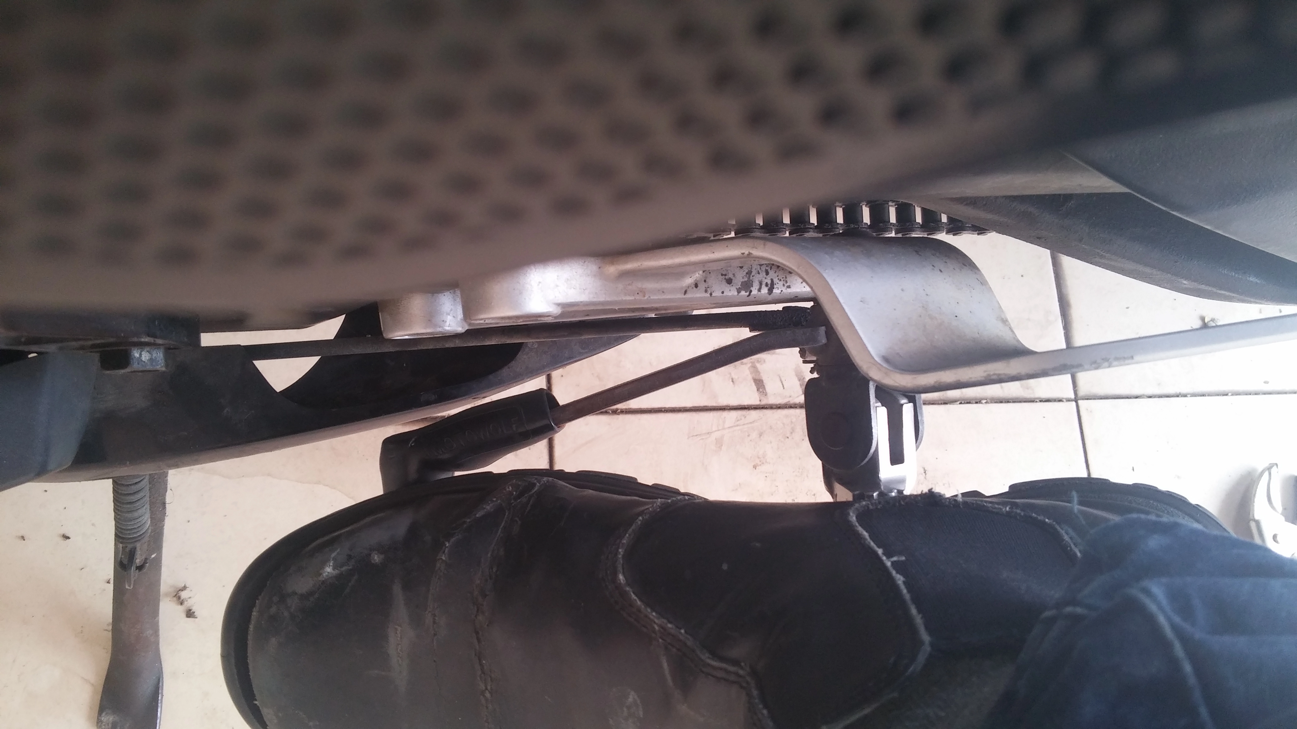 Fixing_a_Bent_Gear_Shifting_Foot_Lever_on_a_YZF-R125_Motorcycle13.webp