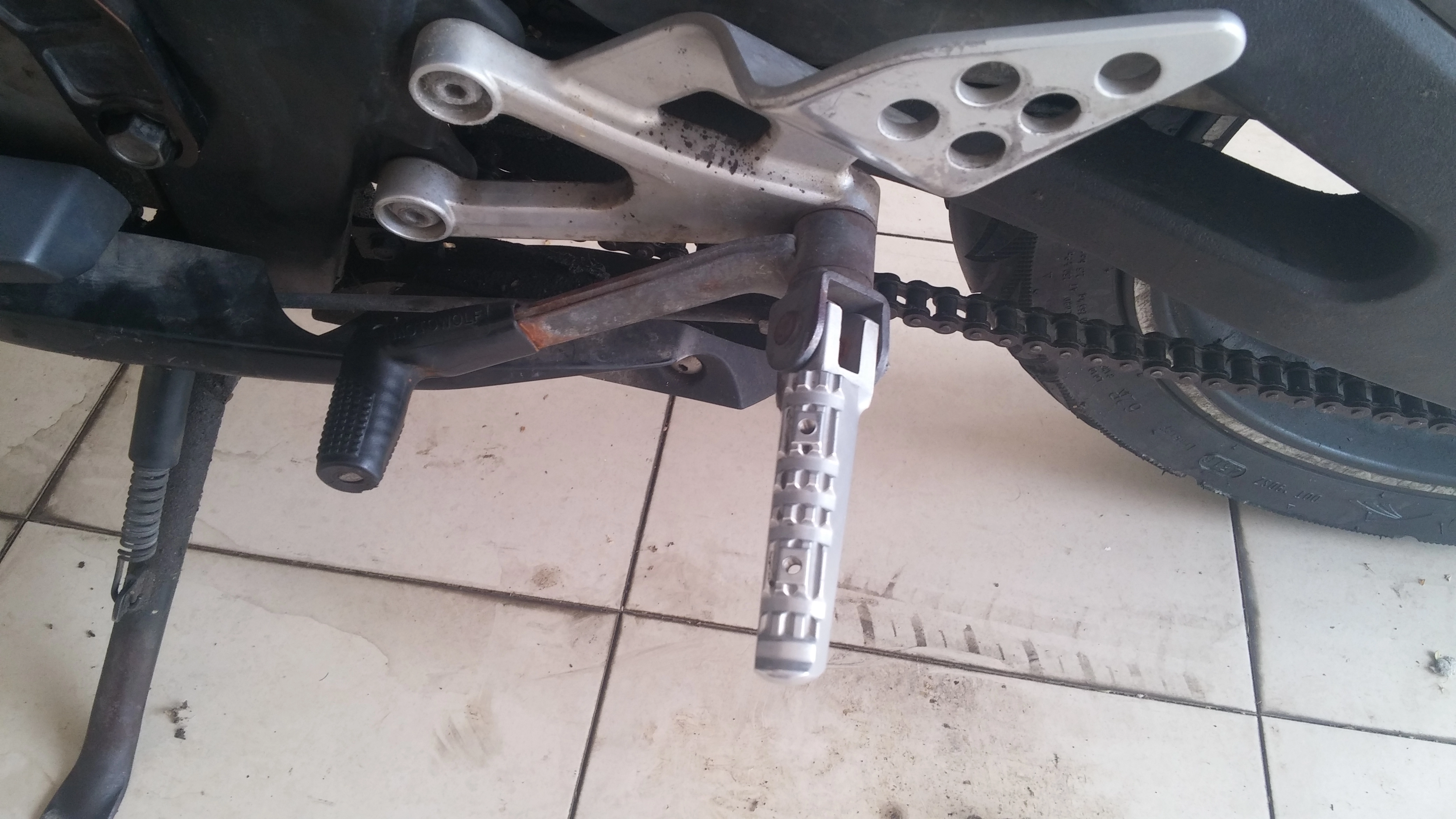Fixing_a_Bent_Gear_Shifting_Foot_Lever_on_a_YZF-R125_Motorcycle14.webp
