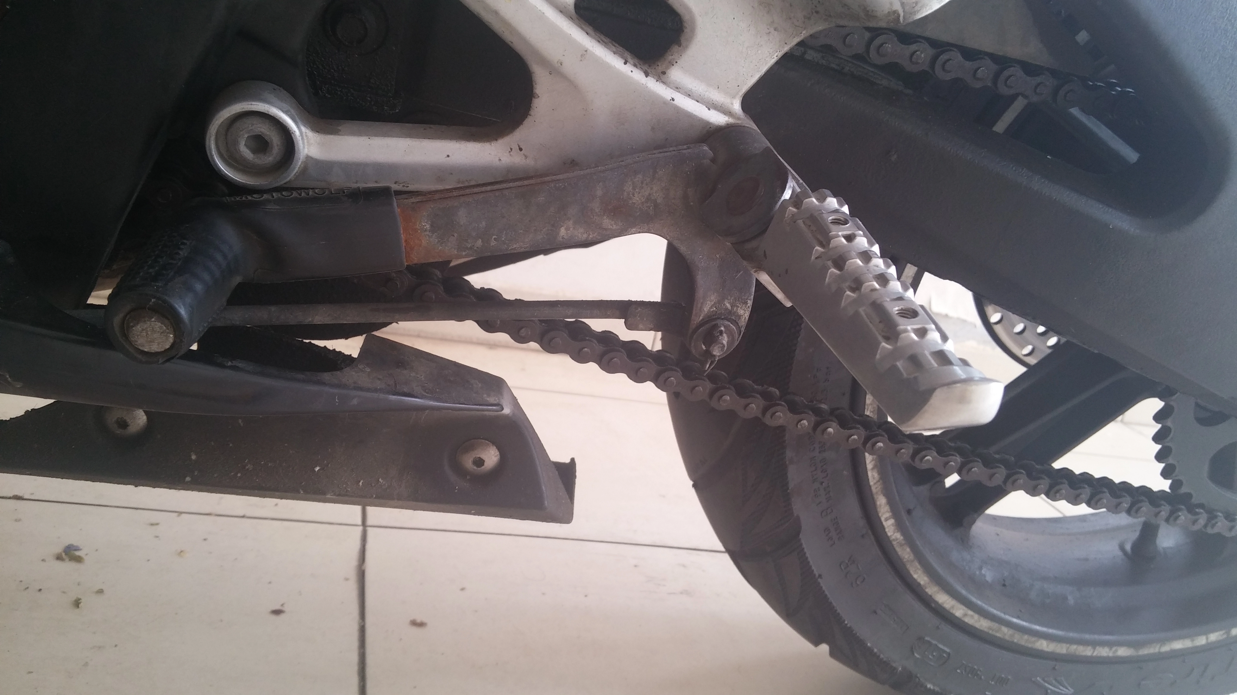 Fixing_a_Bent_Gear_Shifting_Foot_Lever_on_a_YZF-R125_Motorcycle16.webp