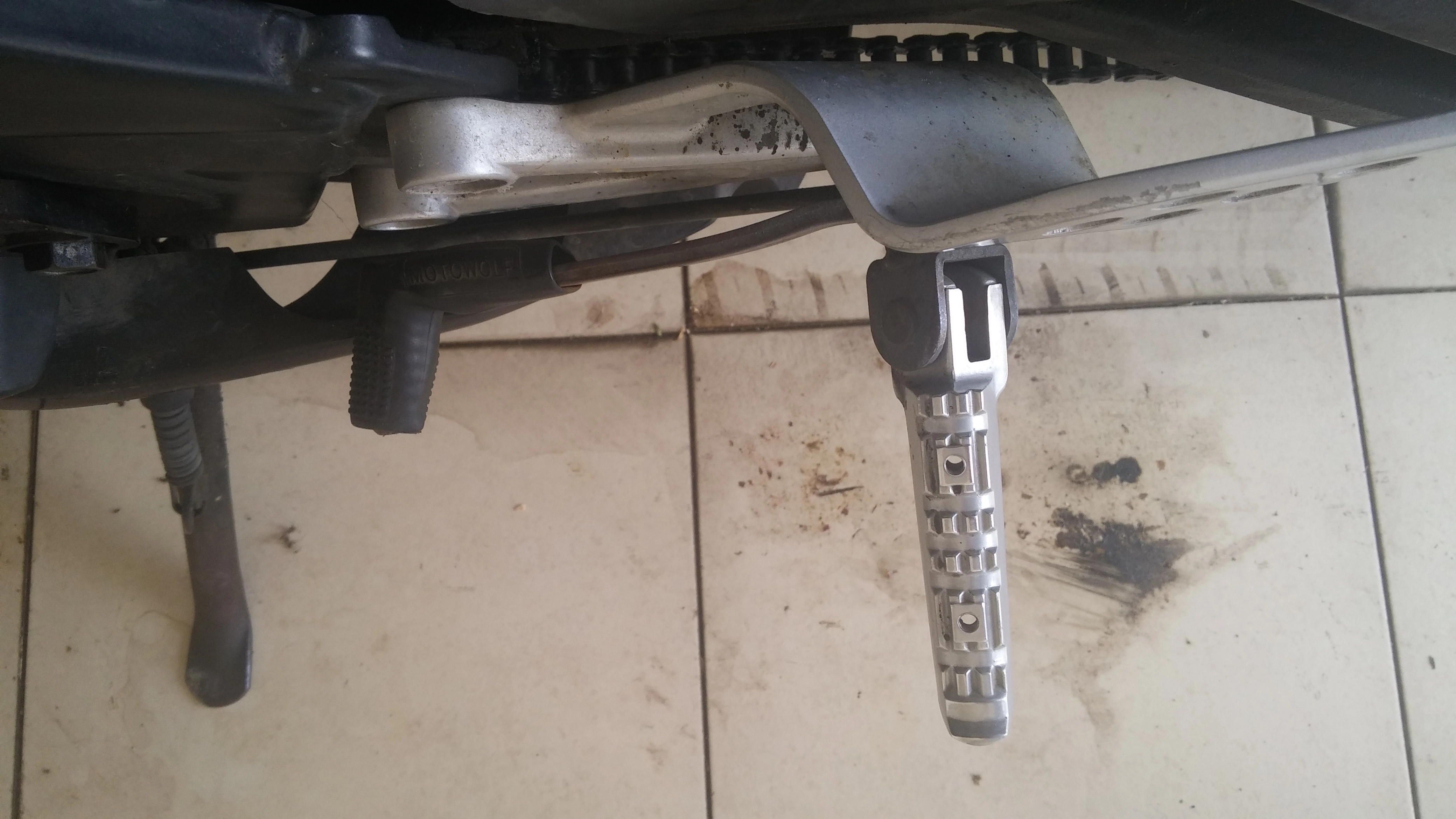 Fixing_a_Bent_Gear_Shifting_Foot_Lever_on_a_YZF-R125_Motorcycle19.webp