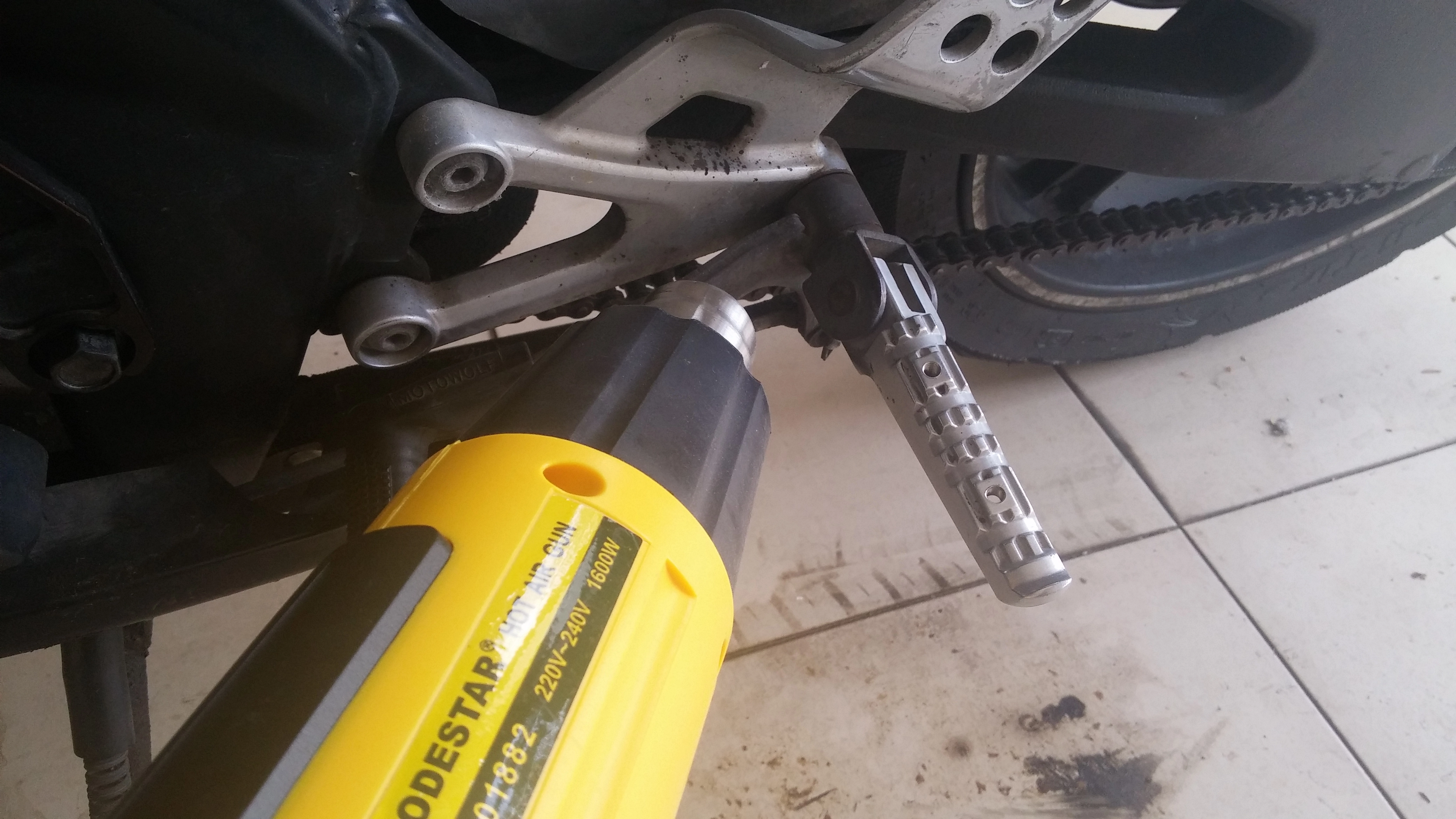 Fixing_a_Bent_Gear_Shifting_Foot_Lever_on_a_YZF-R125_Motorcycle21.webp