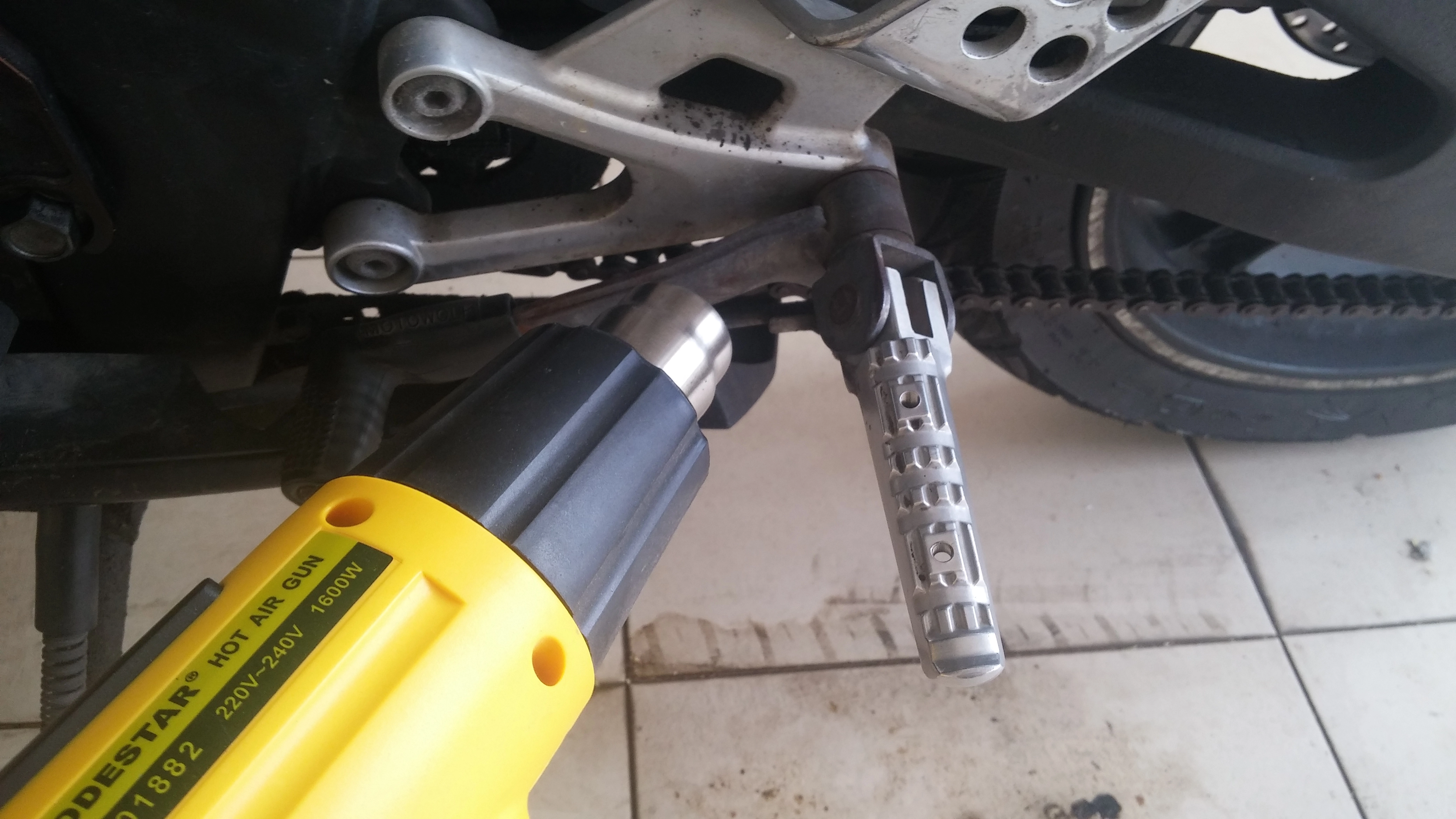 Fixing_a_Bent_Gear_Shifting_Foot_Lever_on_a_YZF-R125_Motorcycle4.webp