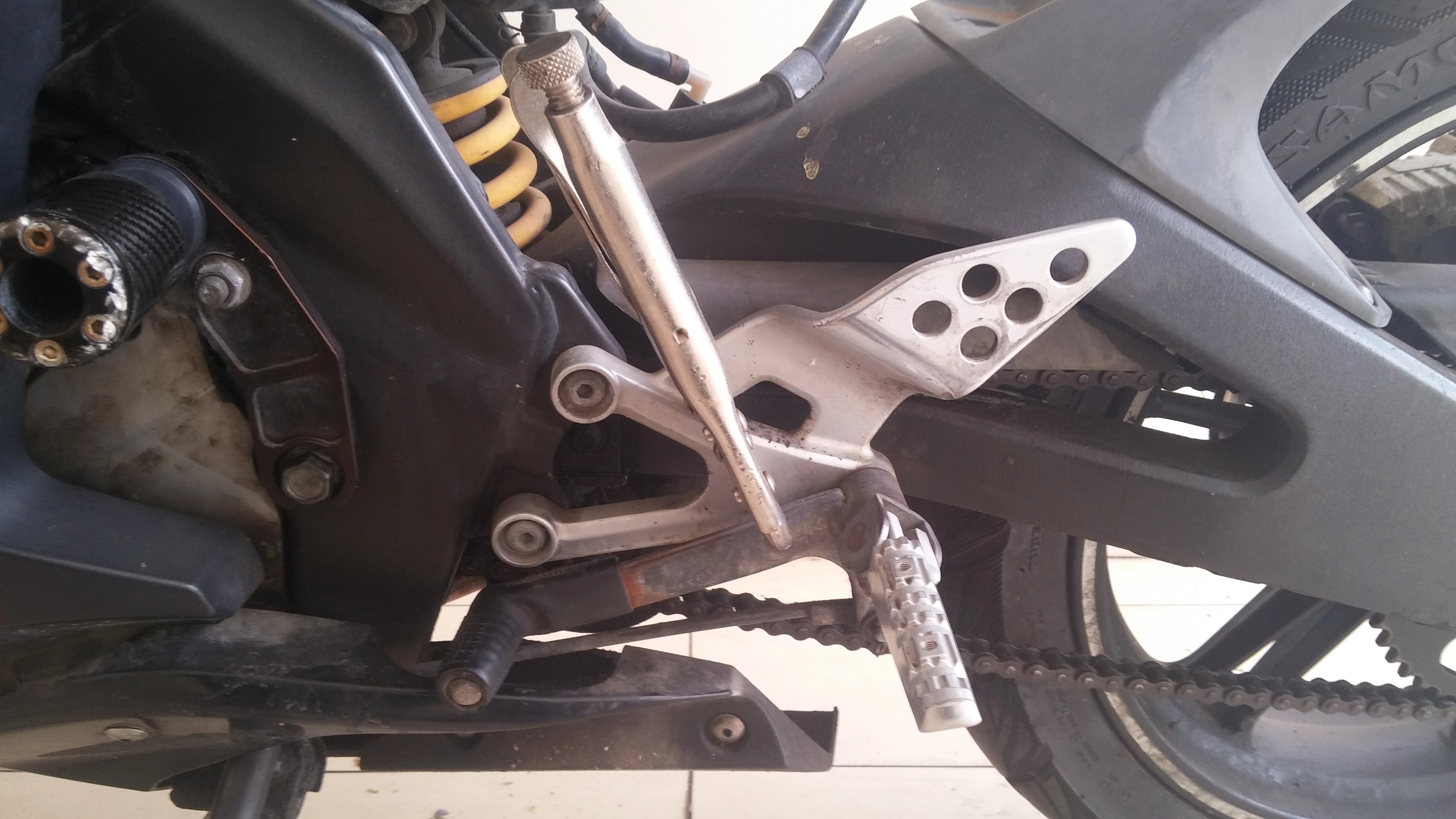 Fixing_a_Bent_Gear_Shifting_Foot_Lever_on_a_YZF-R125_Motorcycle6.webp