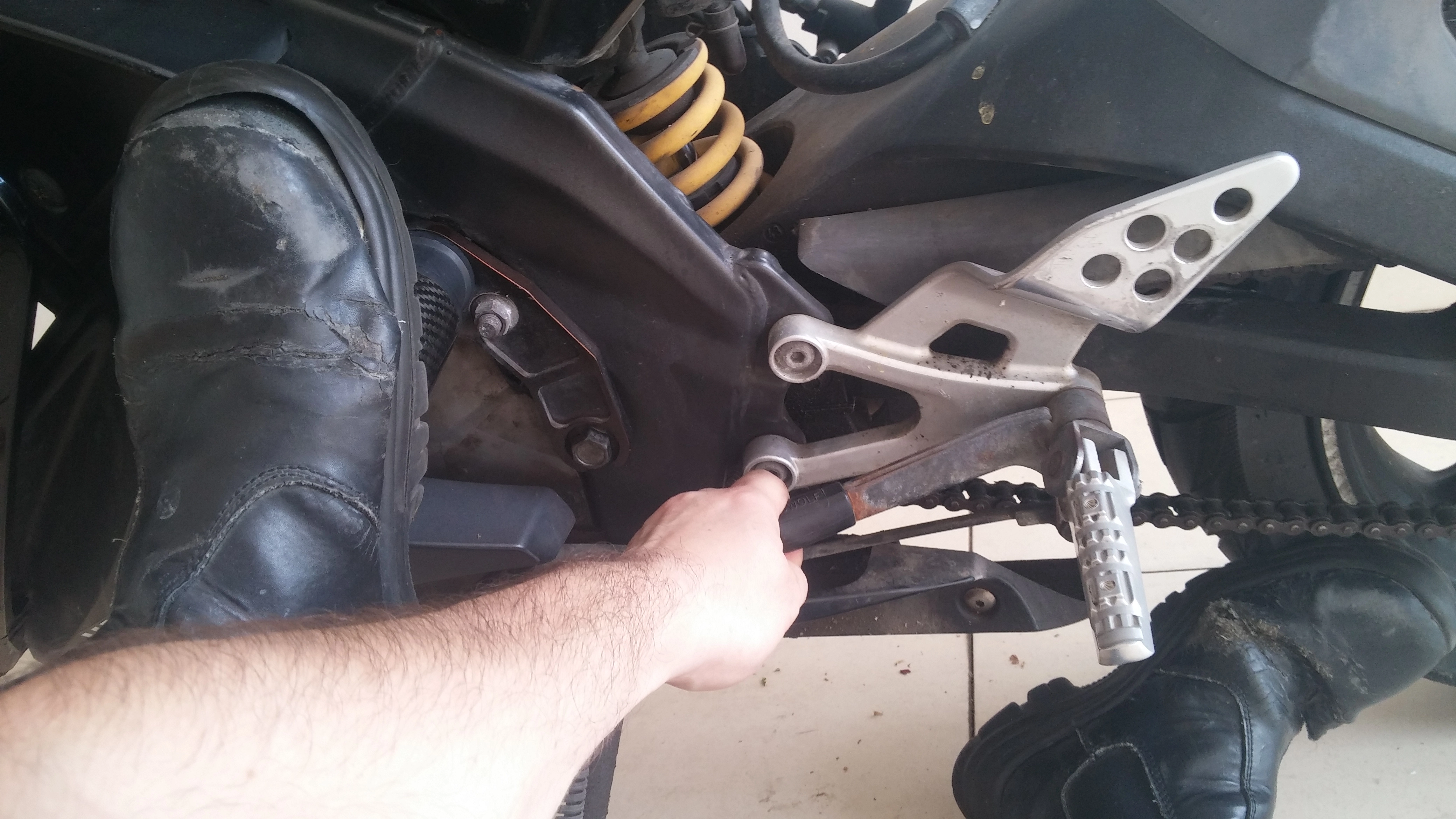 Fixing_a_Bent_Gear_Shifting_Foot_Lever_on_a_YZF-R125_Motorcycle7.webp