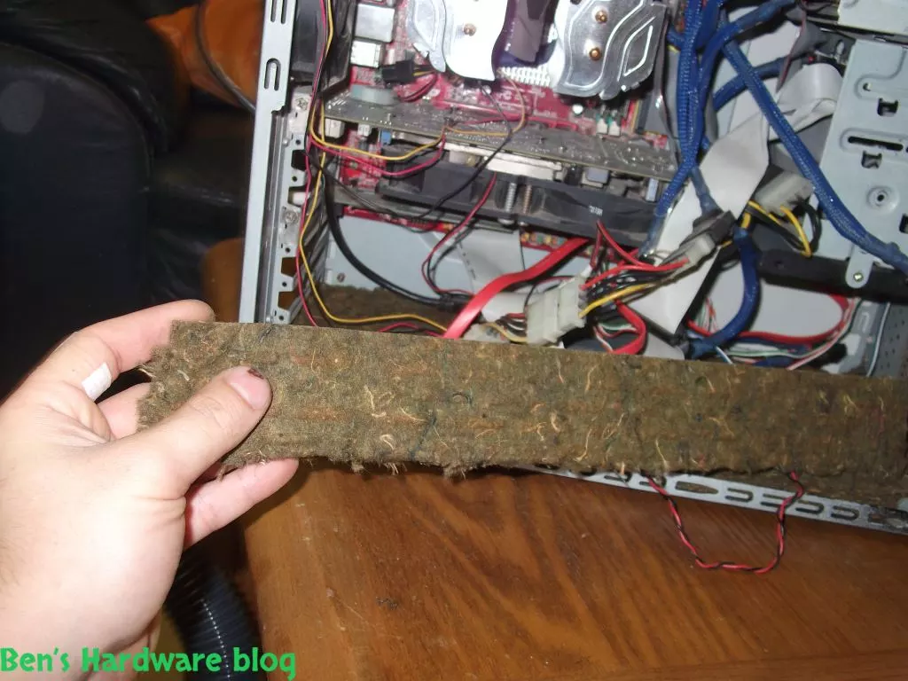 Home_Made_Computer_Case_Noise_Absorption_Solution18.webp