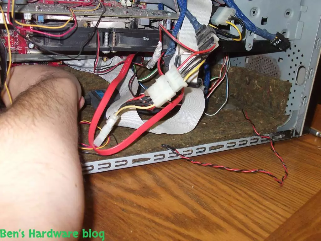 Home_Made_Computer_Case_Noise_Absorption_Solution21.webp