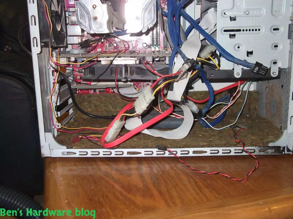 Home_Made_Computer_Case_Noise_Absorption_Solution25.webp
