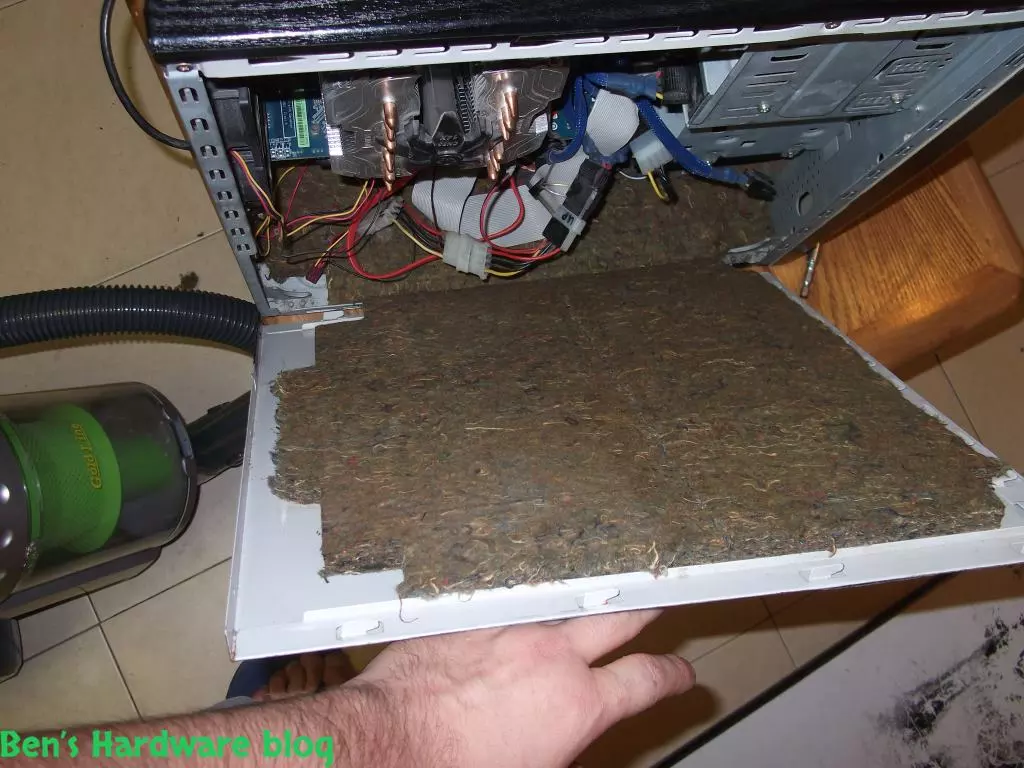 Home_Made_Computer_Case_Noise_Absorption_Solution35.webp