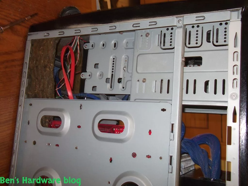 Home_Made_Computer_Case_Noise_Absorption_Solution36.webp