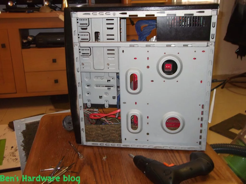 Home_Made_Computer_Case_Noise_Absorption_Solution37.webp