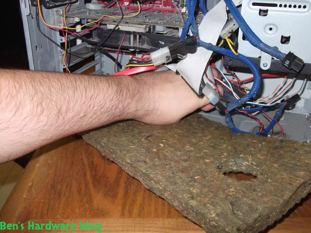 Home_Made_Computer_Case_Noise_Absorption_Solution5.webp