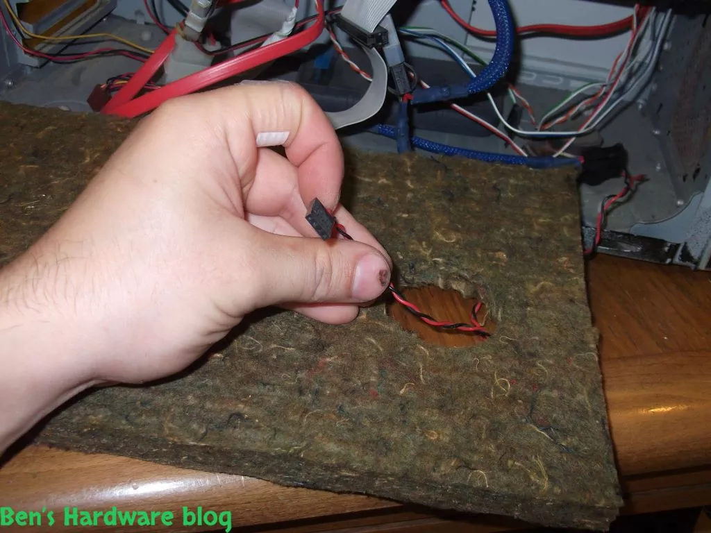 Home_Made_Computer_Case_Noise_Absorption_Solution6.webp
