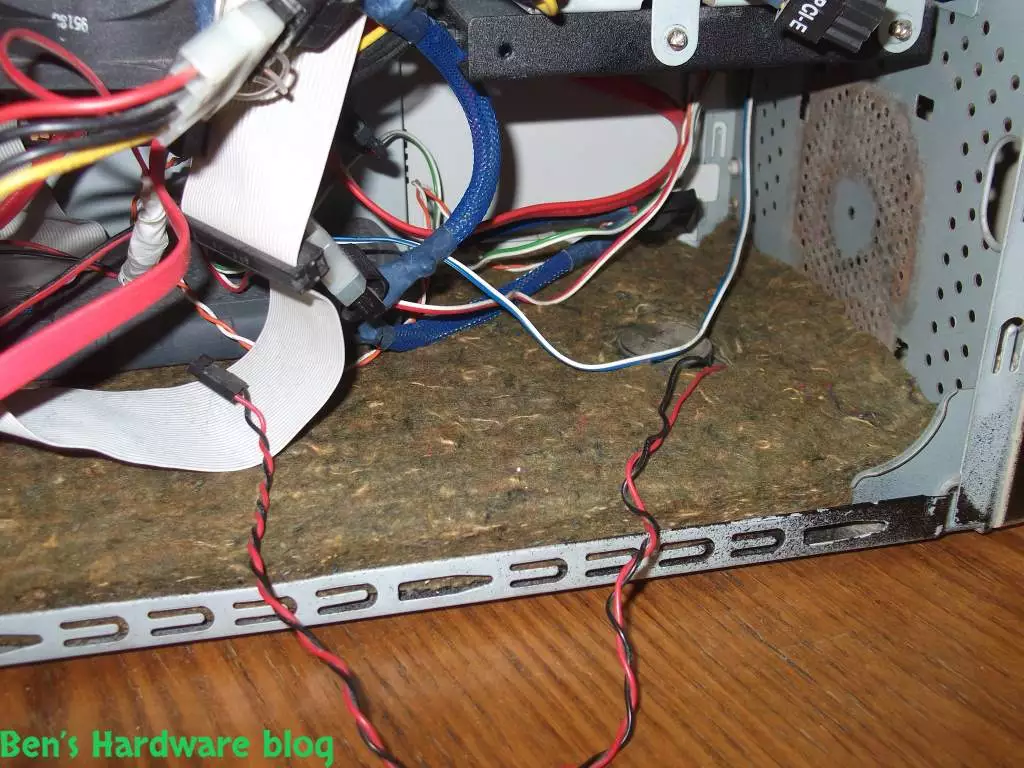 Home_Made_Computer_Case_Noise_Absorption_Solution7.webp