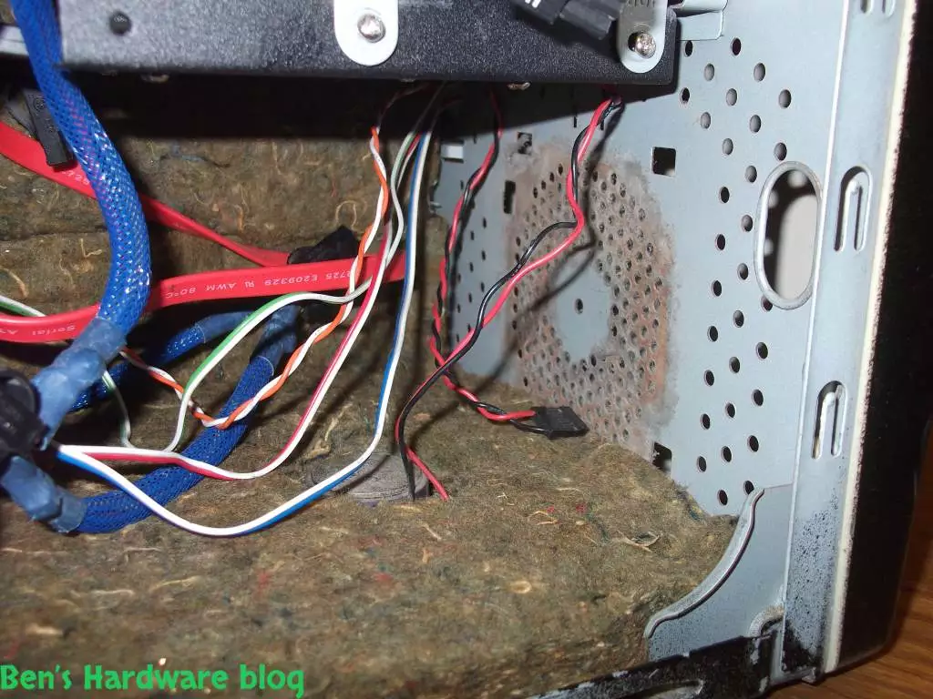 Home_Made_Computer_Case_Noise_Absorption_Solution71.webp