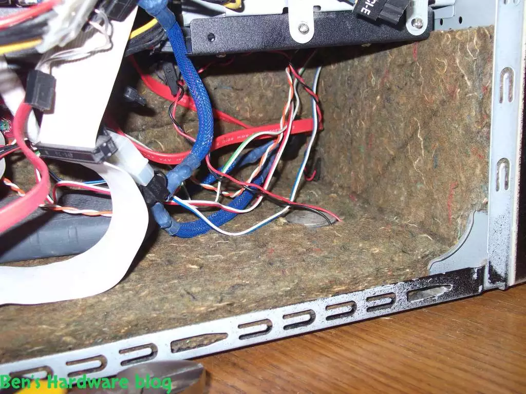 Home_Made_Computer_Case_Noise_Absorption_Solution75.webp
