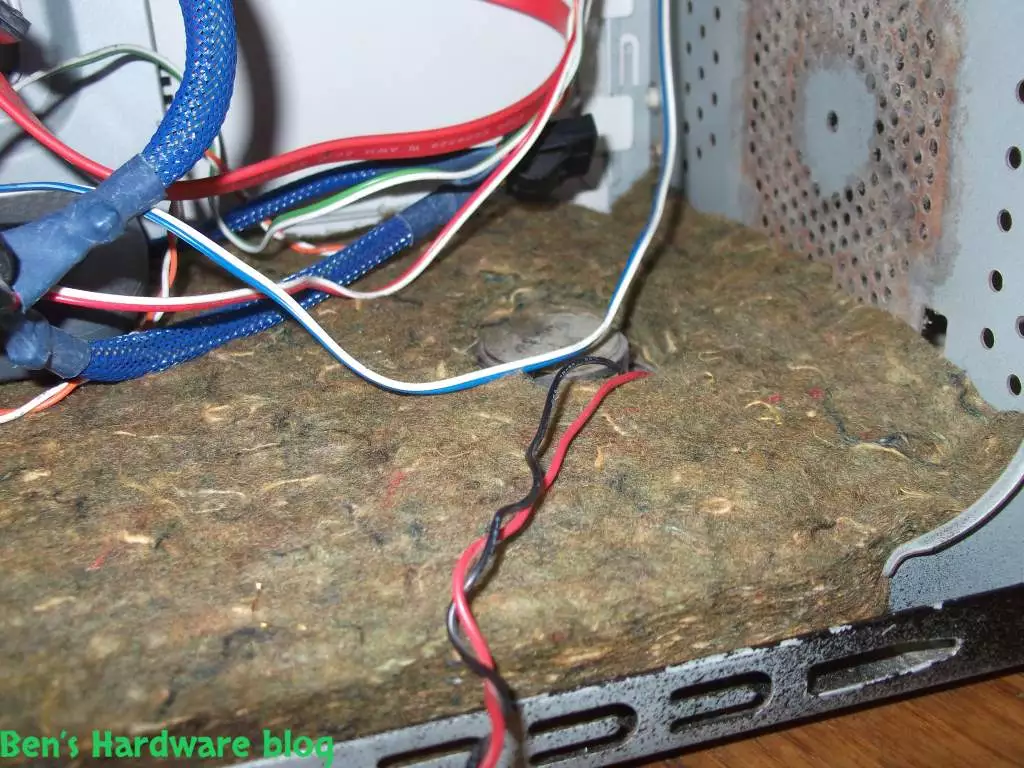 Home_Made_Computer_Case_Noise_Absorption_Solution9.webp