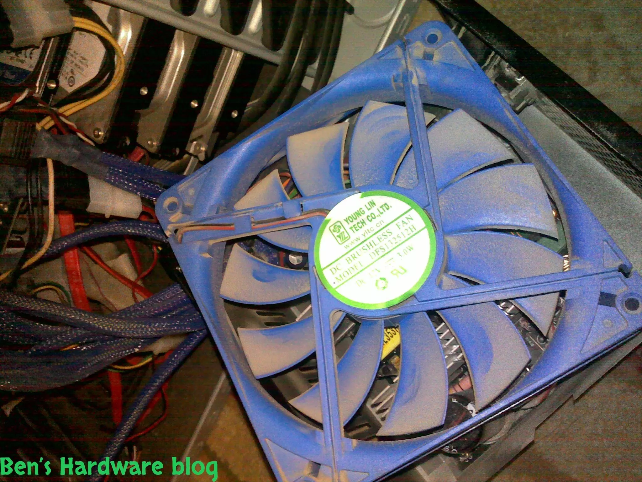 How_to_clean_a_PC_Power_Supply_Fan1.webp