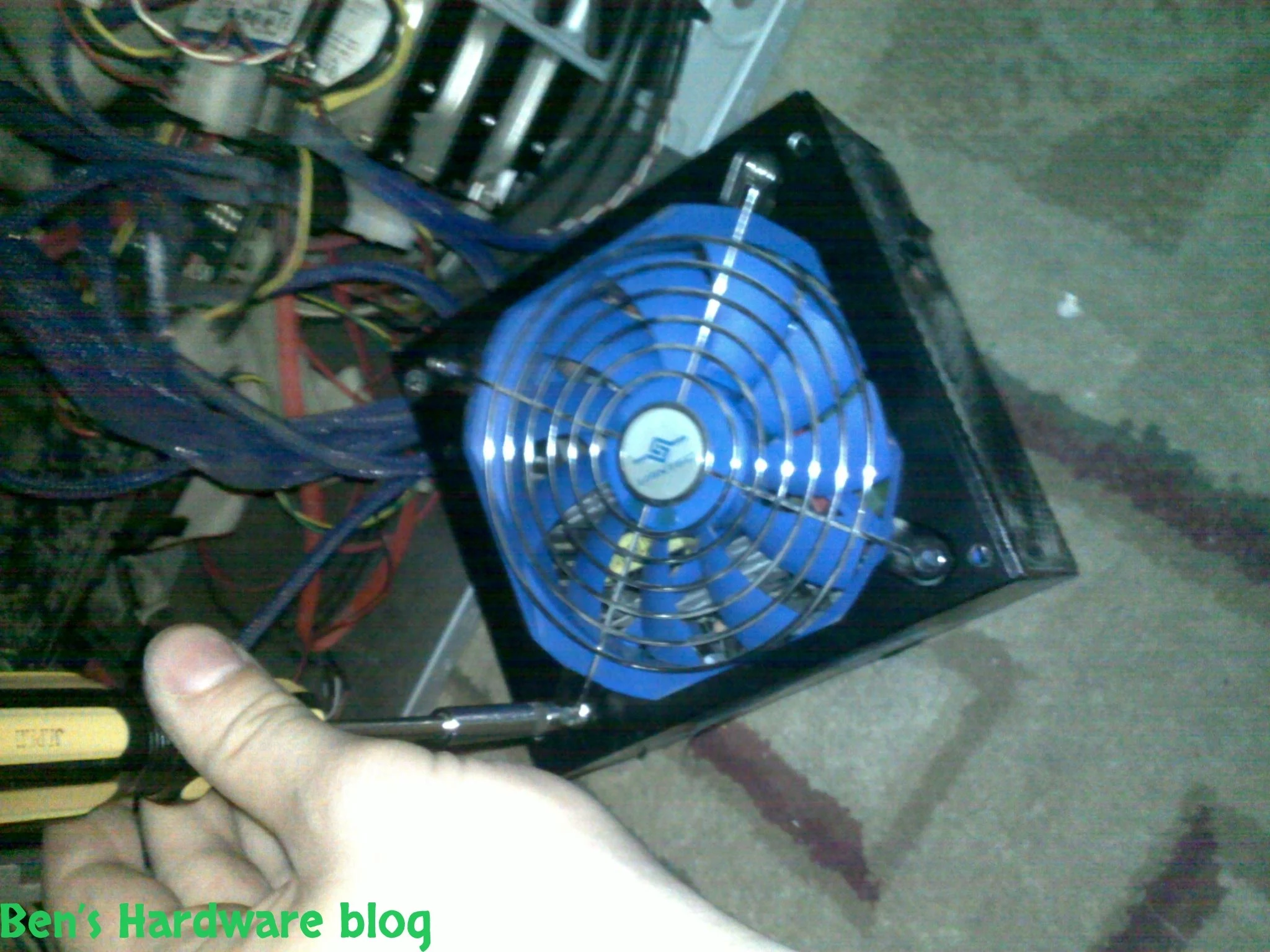 How_to_clean_a_PC_Power_Supply_Fan10.webp