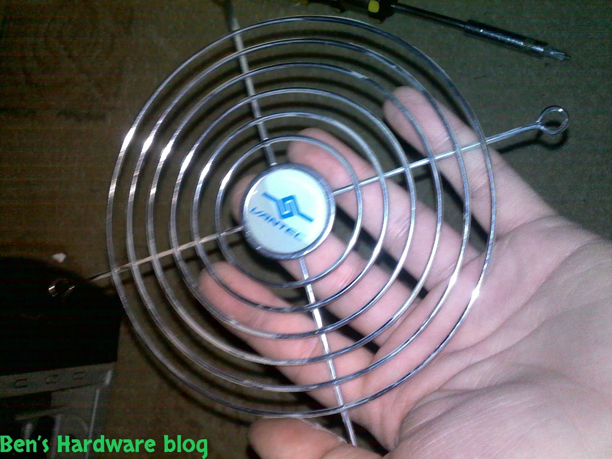 How_to_clean_a_PC_Power_Supply_Fan2.webp