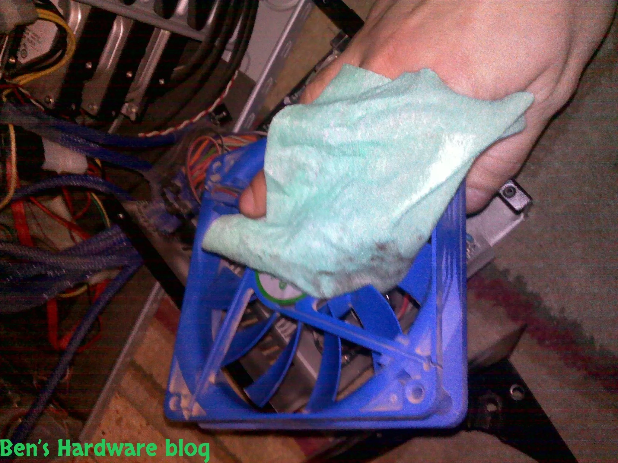 How_to_clean_a_PC_Power_Supply_Fan7.webp