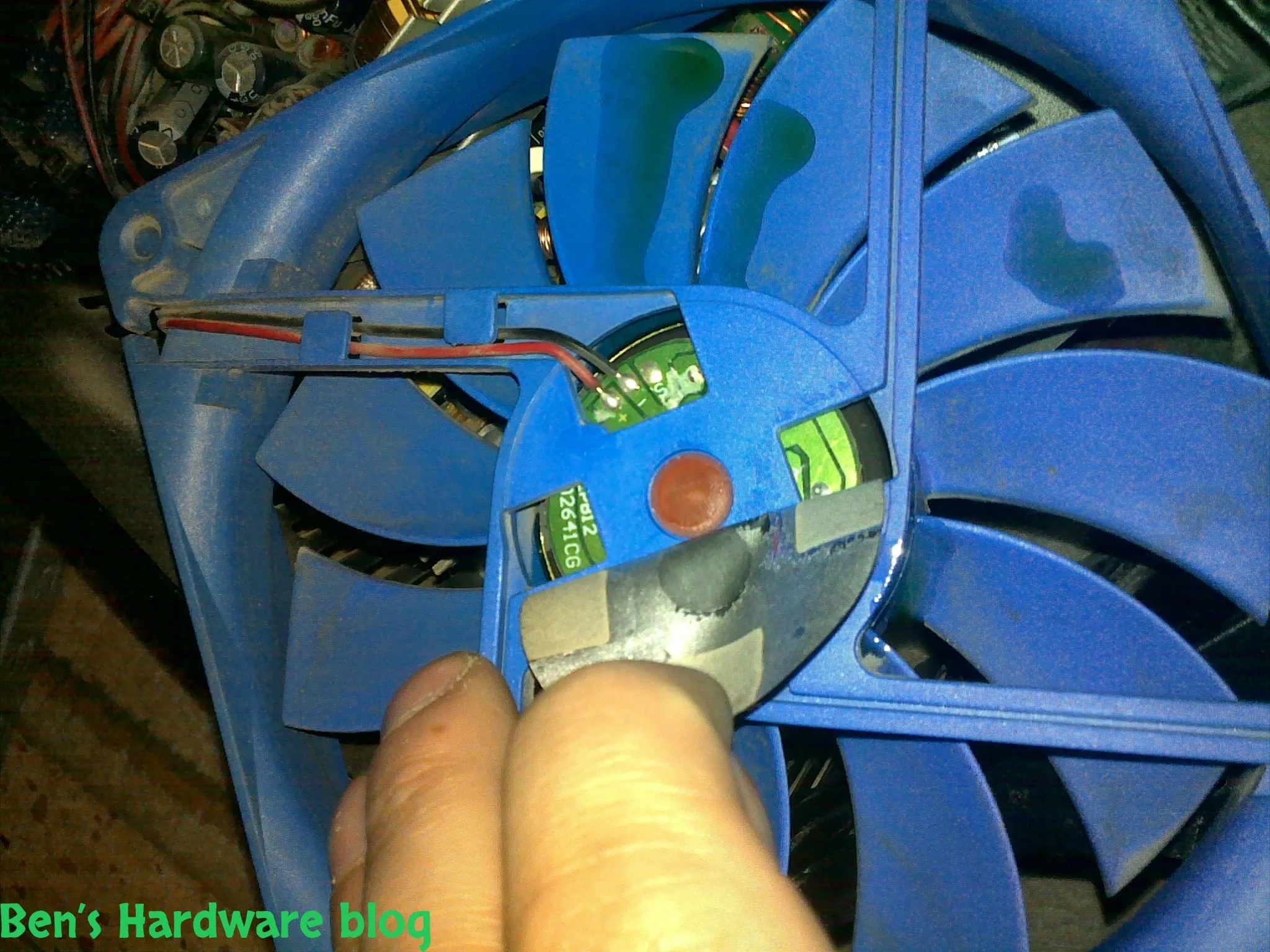 How_to_clean_a_PC_Power_Supply_Fan8.webp