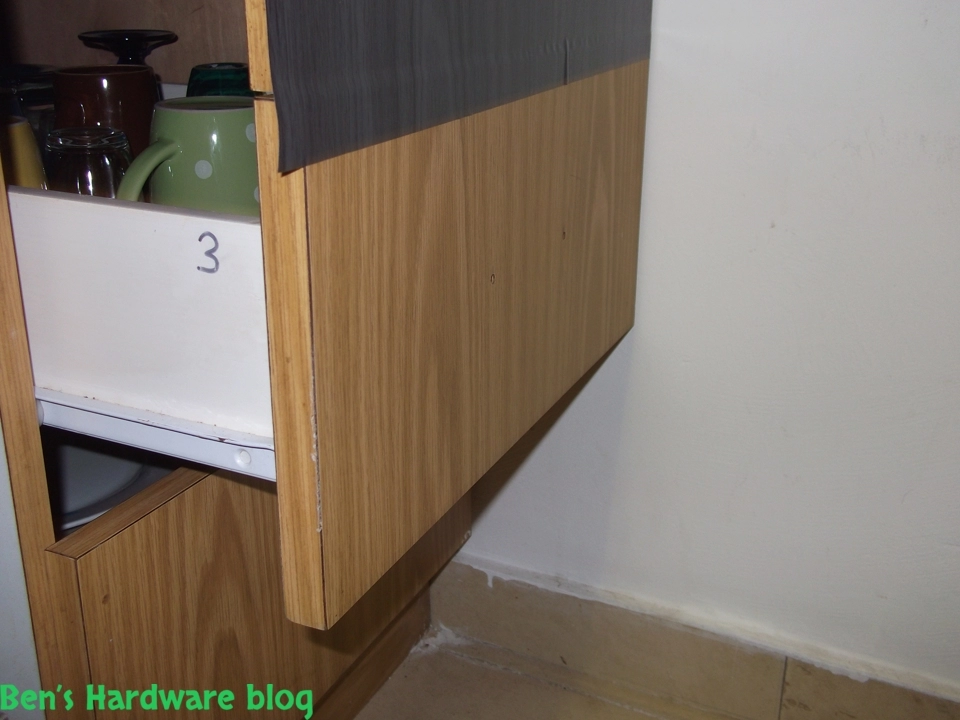 Renewing_an_old_kitchen_with_new_vinyls29.webp