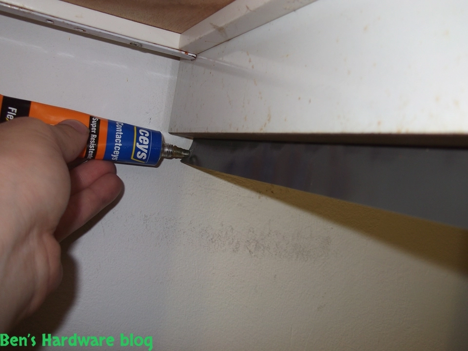 Renewing_an_old_kitchen_with_new_vinyls37.webp