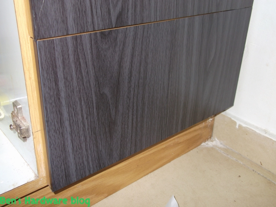 Renewing_an_old_kitchen_with_new_vinyls64.webp