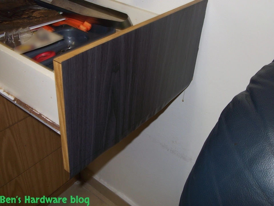 Renewing_an_old_kitchen_with_new_vinyls7.webp