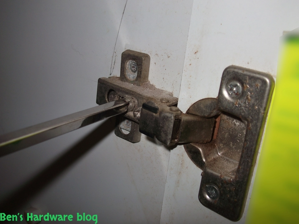 Renewing_an_old_kitchen_with_new_vinyls99.webp