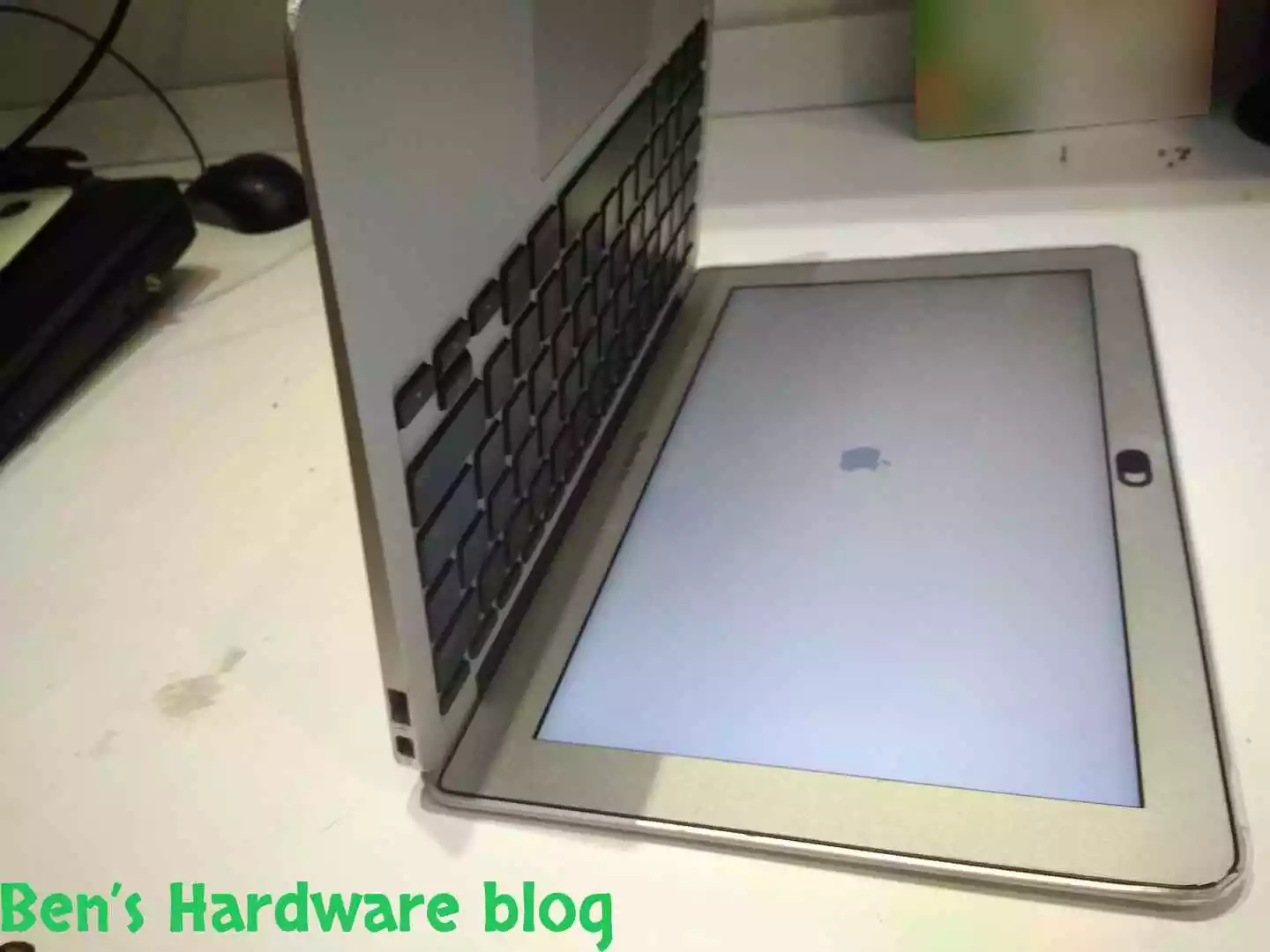 Replacing_a_Battery_for_a_MacBook_Air_20090114.webp