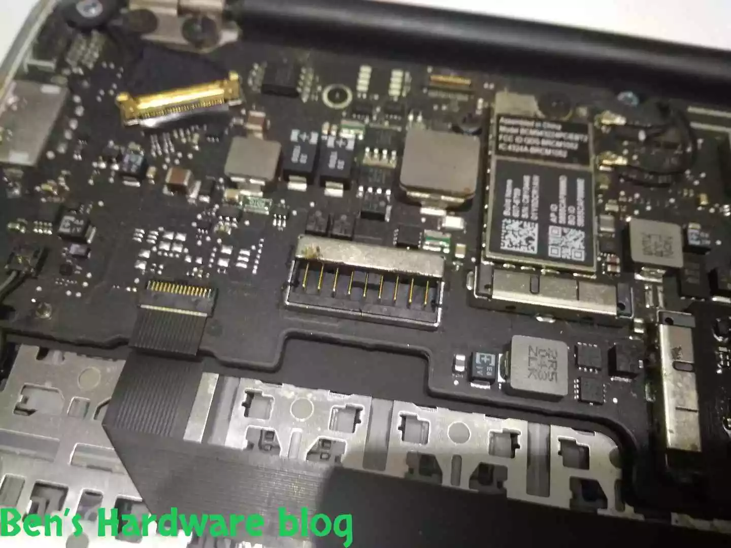Replacing_a_Battery_for_a_MacBook_Air_2009058.webp