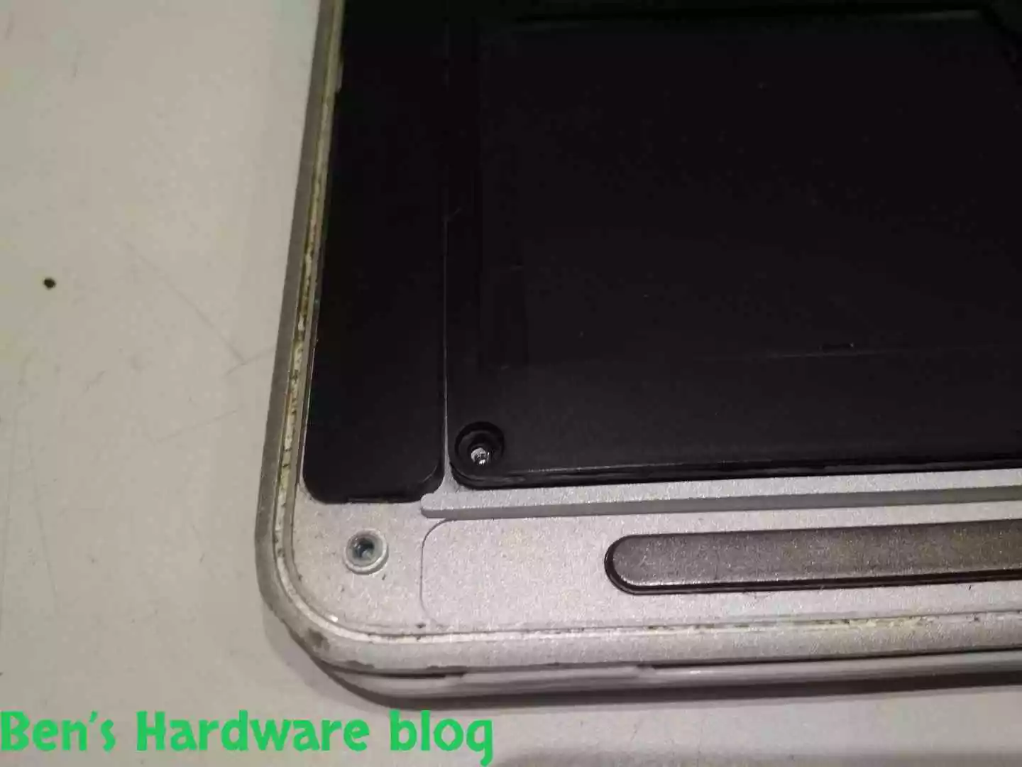 Replacing_a_Battery_for_a_MacBook_Air_2009080.webp