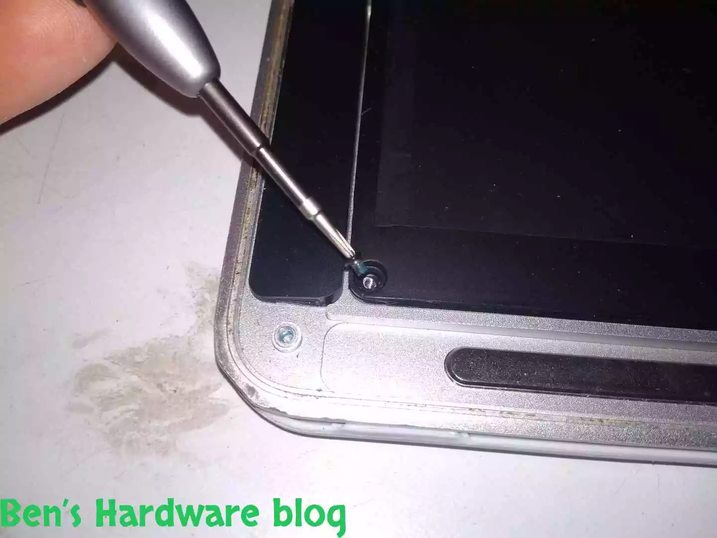 Replacing_a_Battery_for_a_MacBook_Air_2009091.webp