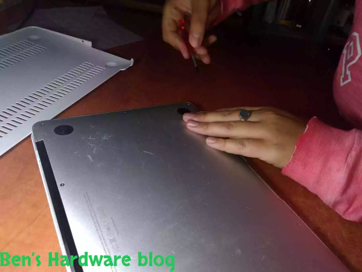 Replacing_a_Battery_for_a_MacBook_Air_2009101.webp