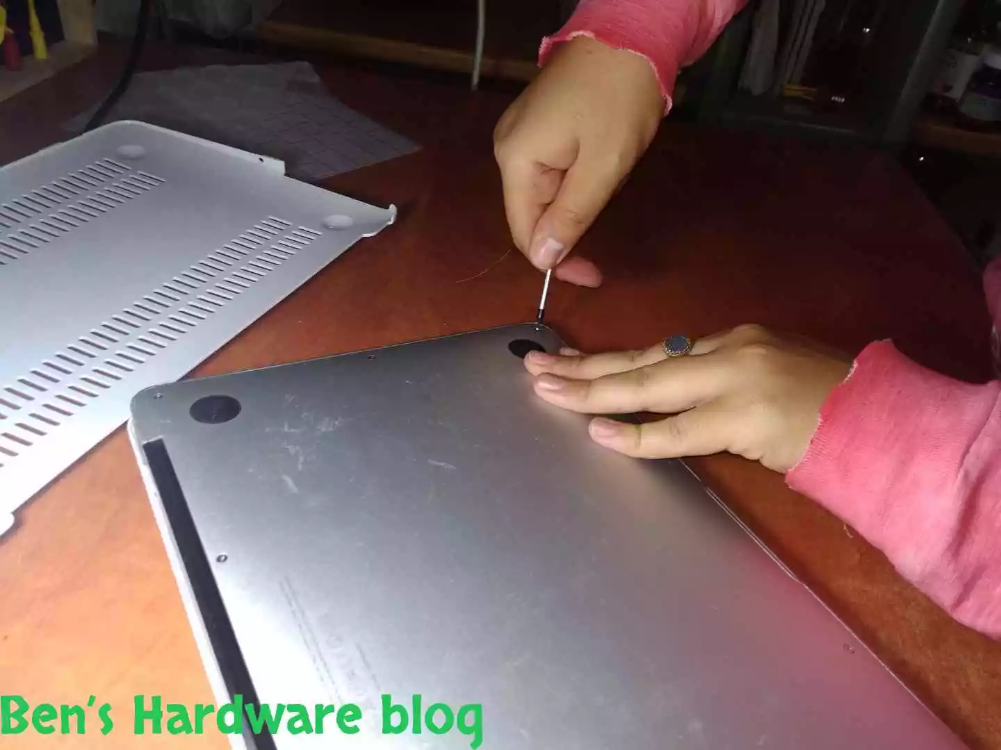 Replacing_a_Battery_for_a_MacBook_Air_2009113.webp