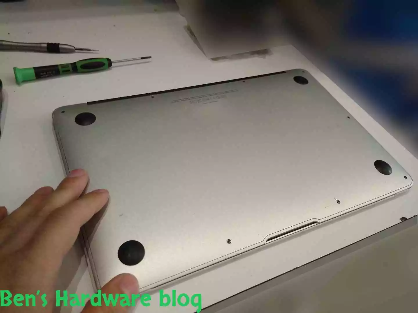 Replacing_a_Battery_for_a_MacBook_Air_2009115.webp