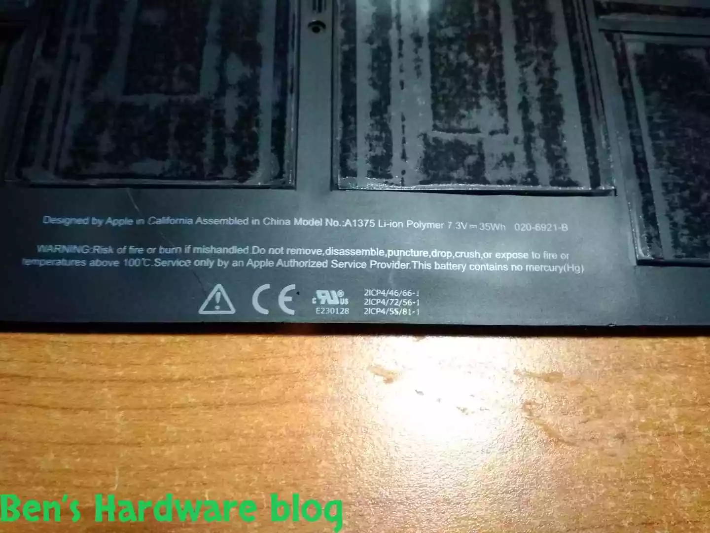 Replacing_a_Battery_for_a_MacBook_Air_2009126.webp