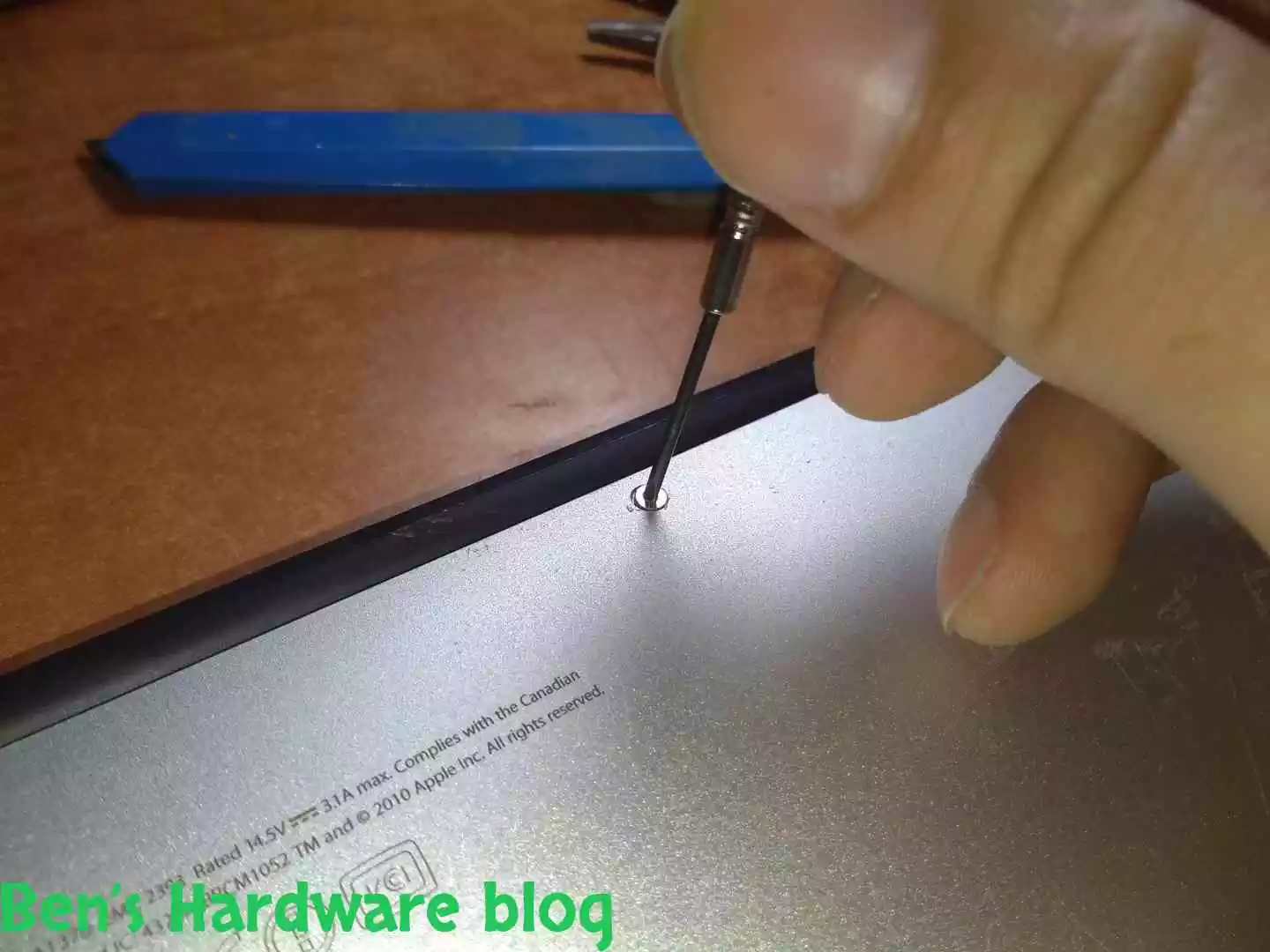 Replacing_a_Battery_for_a_MacBook_Air_2009129.webp