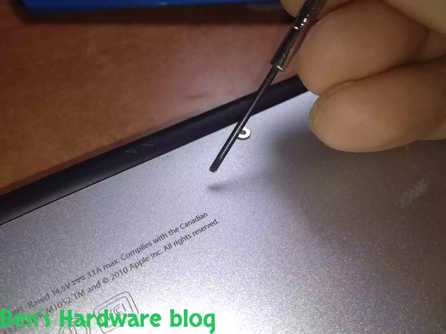 Replacing_a_Battery_for_a_MacBook_Air_2009130.webp