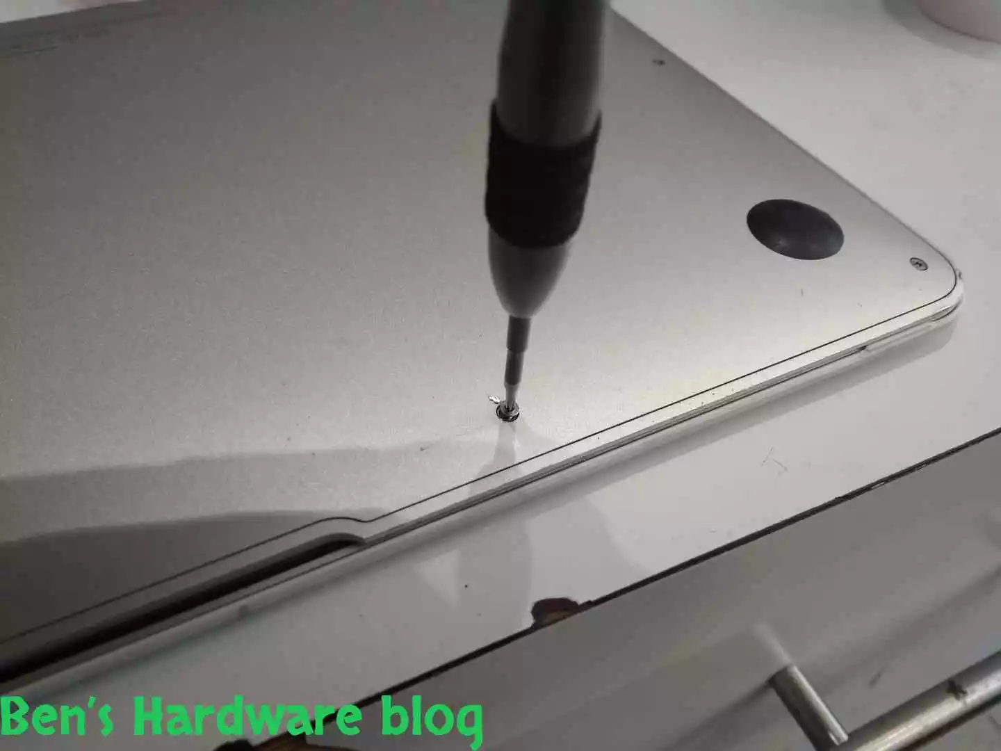 Replacing_a_Battery_for_a_MacBook_Air_2009135.webp