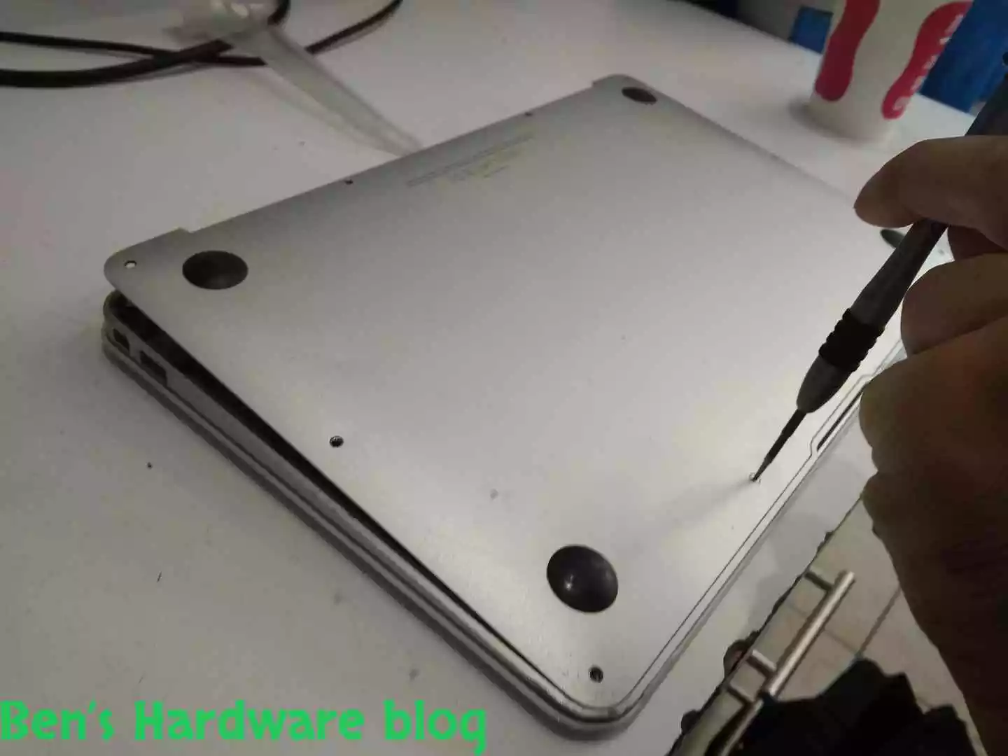 Replacing_a_Battery_for_a_MacBook_Air_2009138.webp