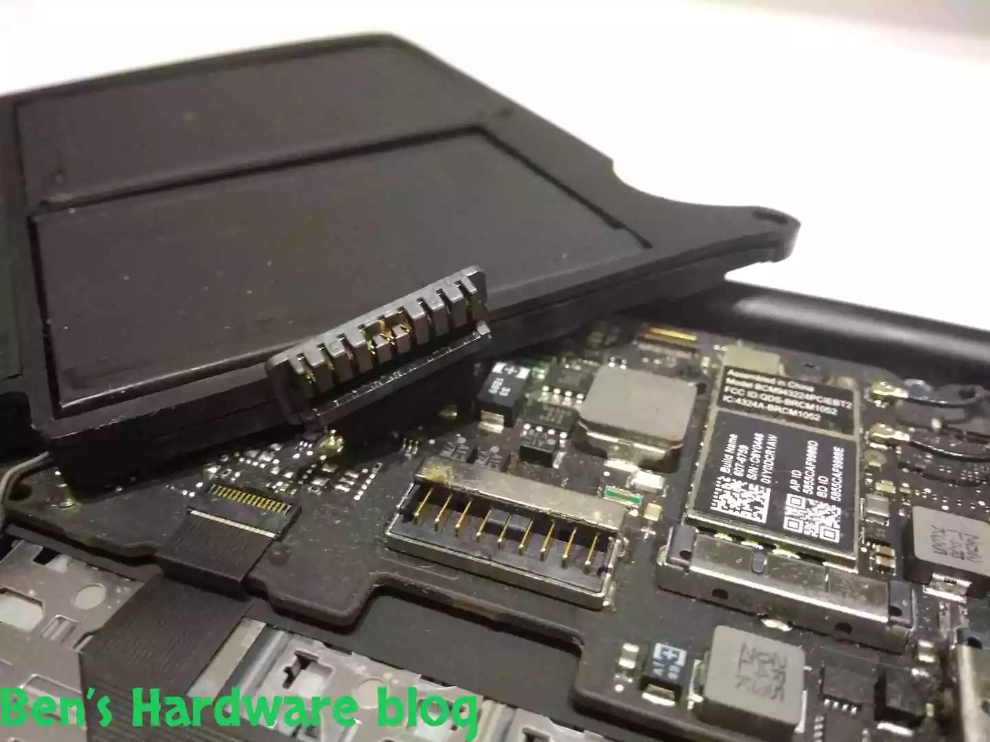 Replacing_a_Battery_for_a_MacBook_Air_2009159.webp