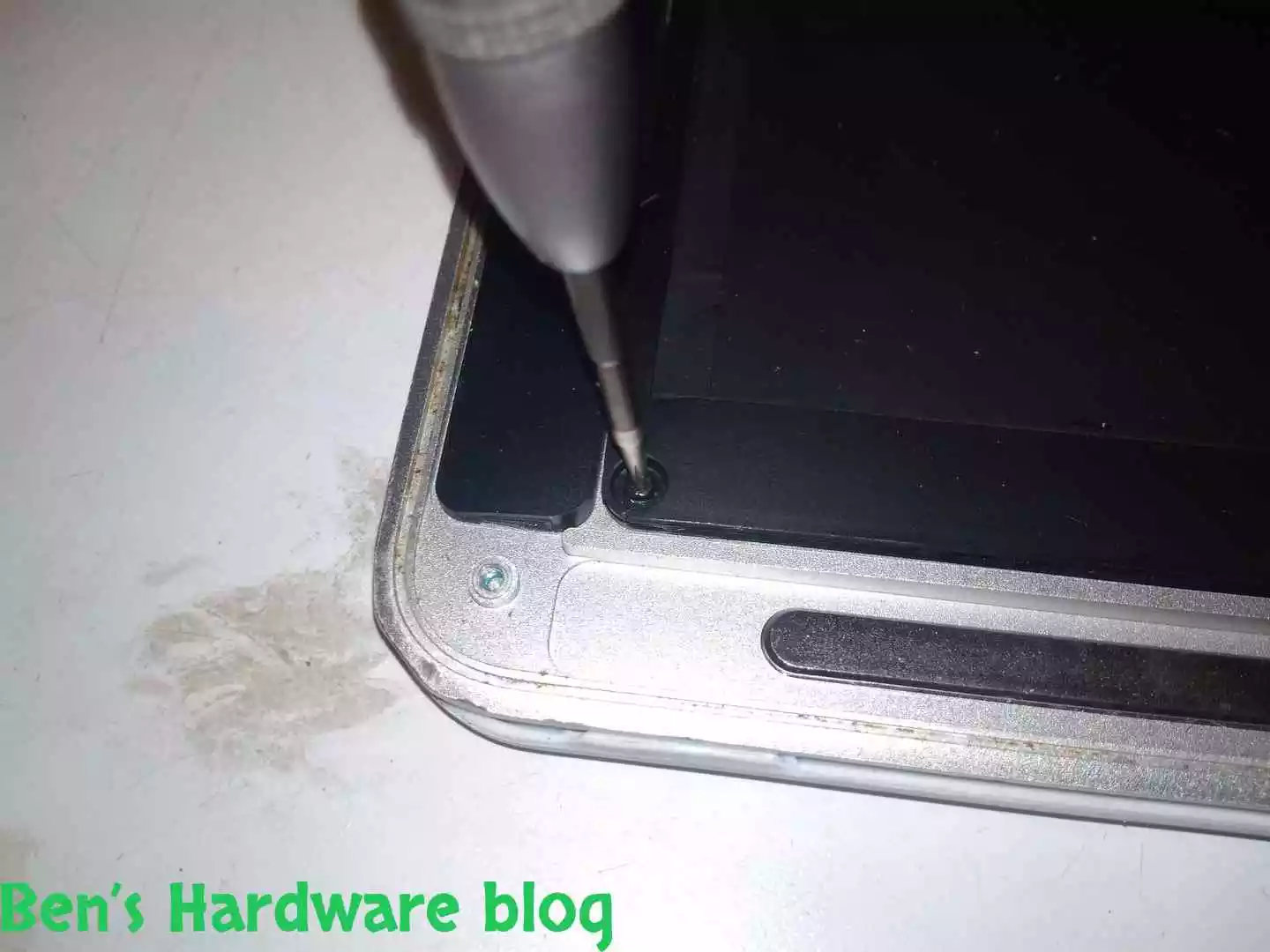Replacing_a_Battery_for_a_MacBook_Air_2009192.webp