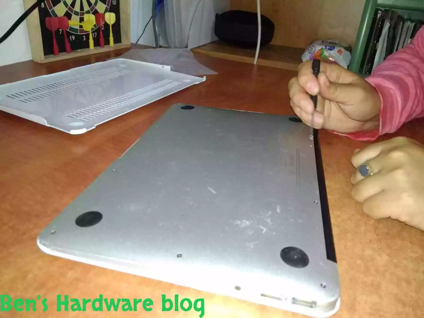 Replacing_a_Battery_for_a_MacBook_Air_20092.webp
