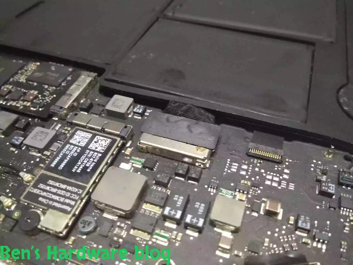 Replacing_a_Battery_for_a_MacBook_Air_20092104.webp